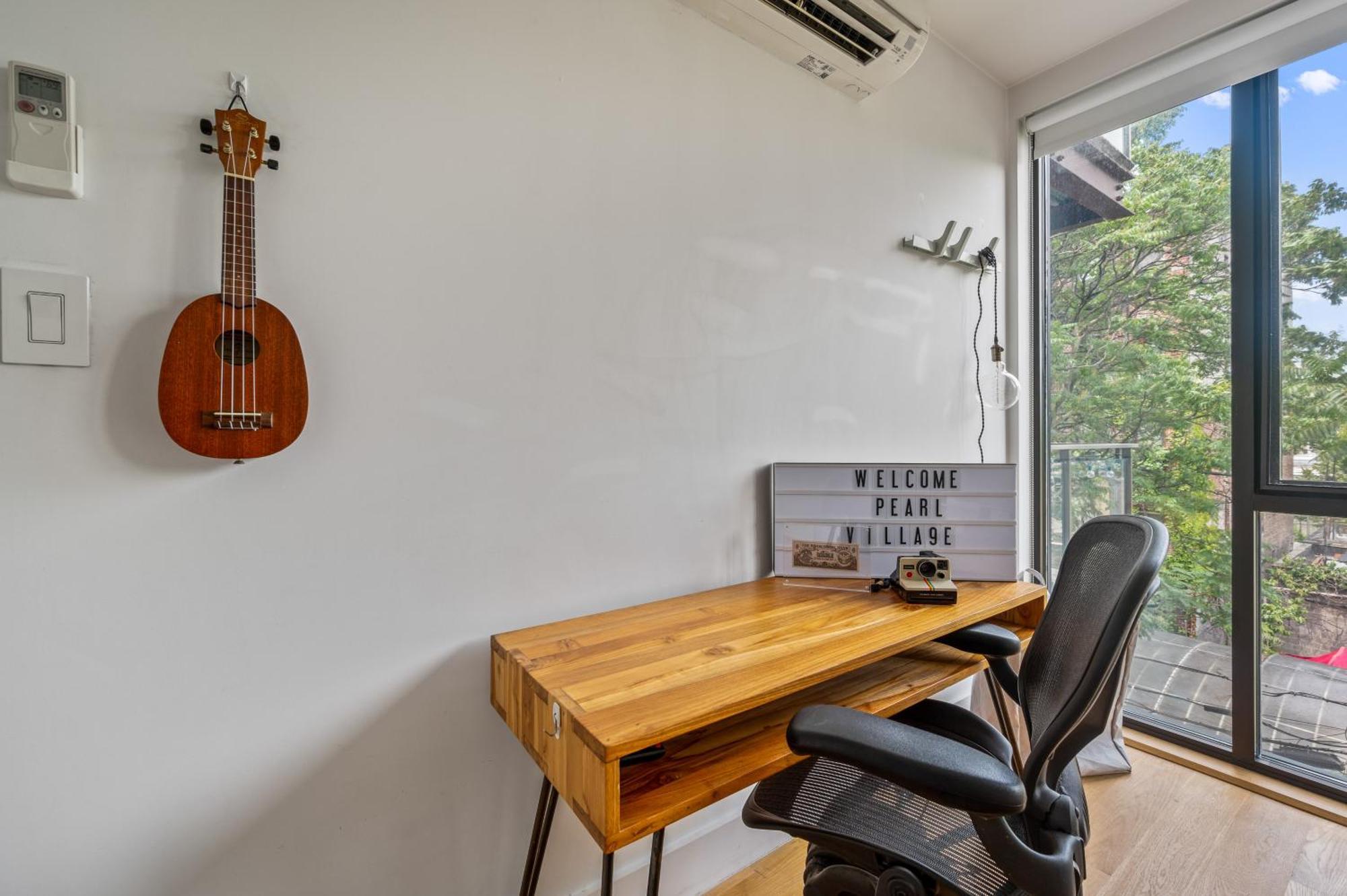 Prime Williamsburg Luxury One Bedroom With Balcony Apartment *
